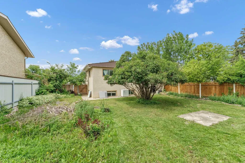 213 6 Street SE Redcliff AB T0J 2P0
