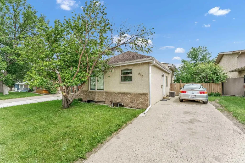 213 6 Street SE Redcliff AB T0J 2P0