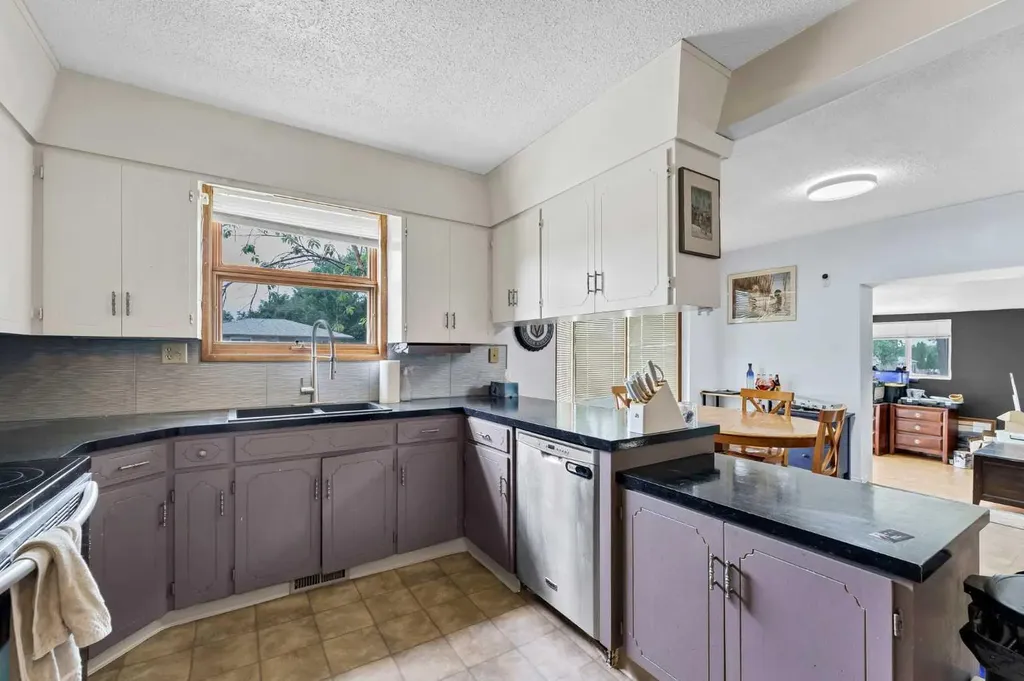 213 6 Street SE Redcliff AB T0J 2P0