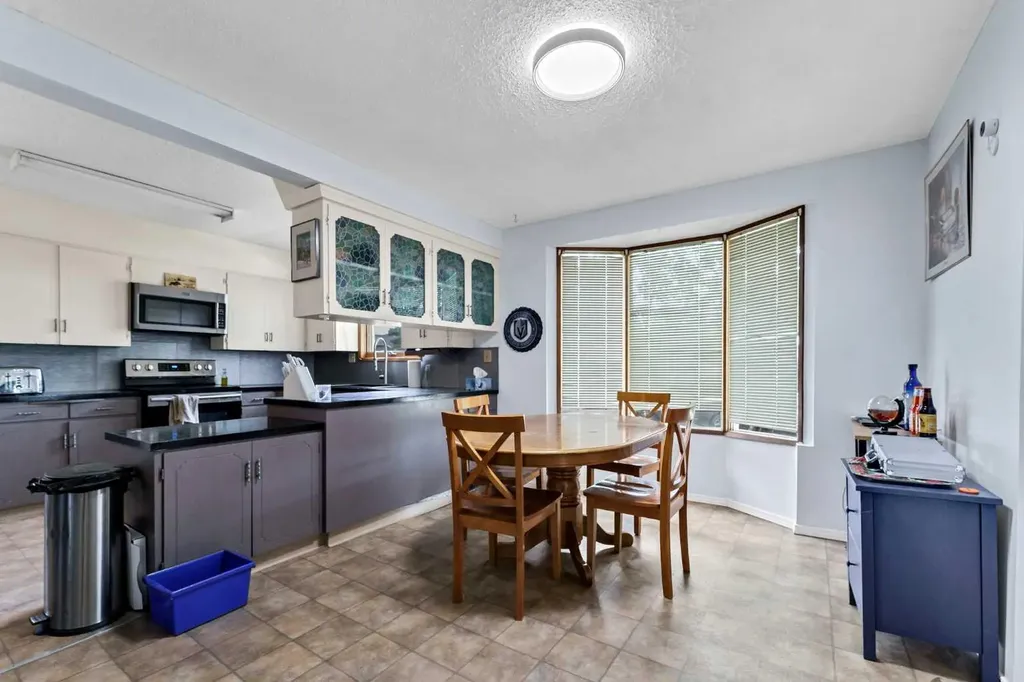 213 6 Street SE Redcliff AB T0J 2P0