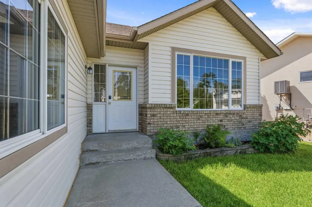 156 Park Drive Whitecourt AB T7S 1R3