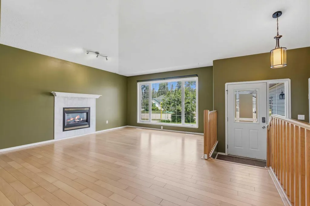 156 Park Drive Whitecourt AB T7S 1R3