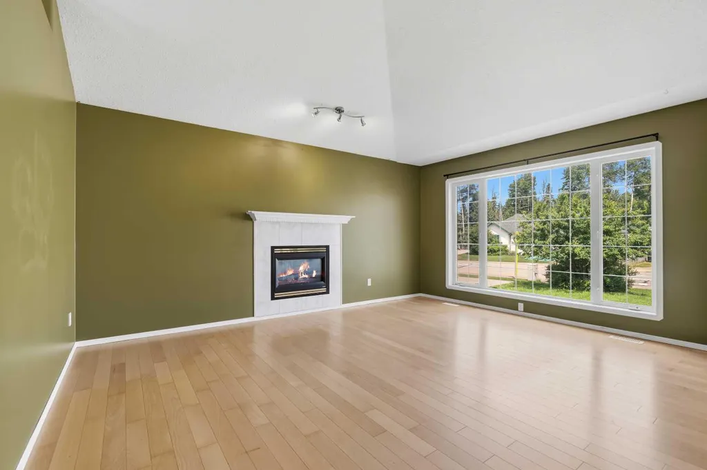 156 Park Drive Whitecourt AB T7S 1R3