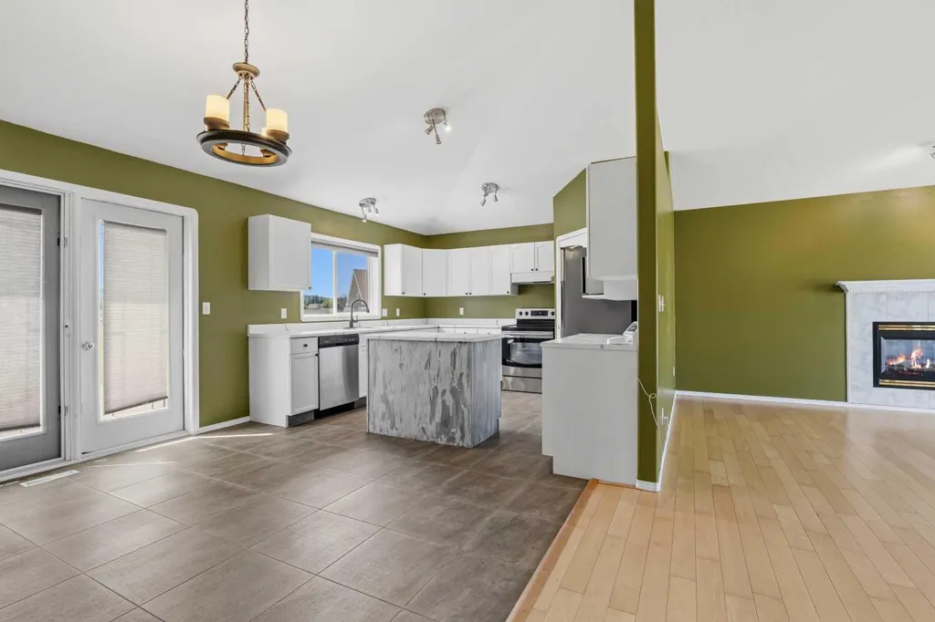 156 Park Drive Whitecourt AB T7S 1R3