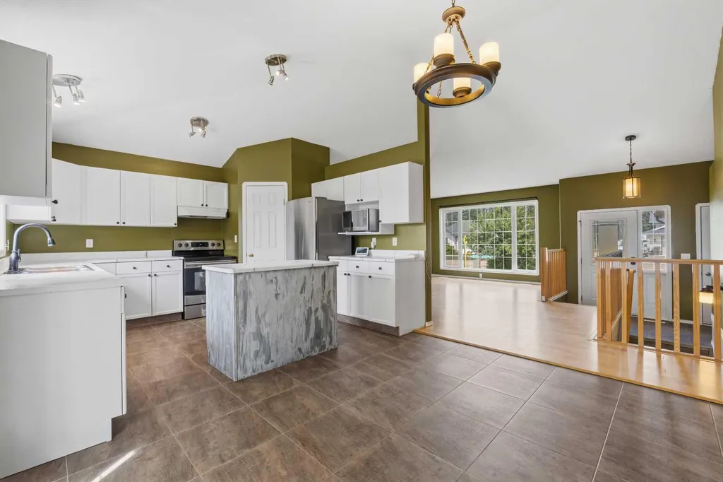 156 Park Drive Whitecourt AB T7S 1R3