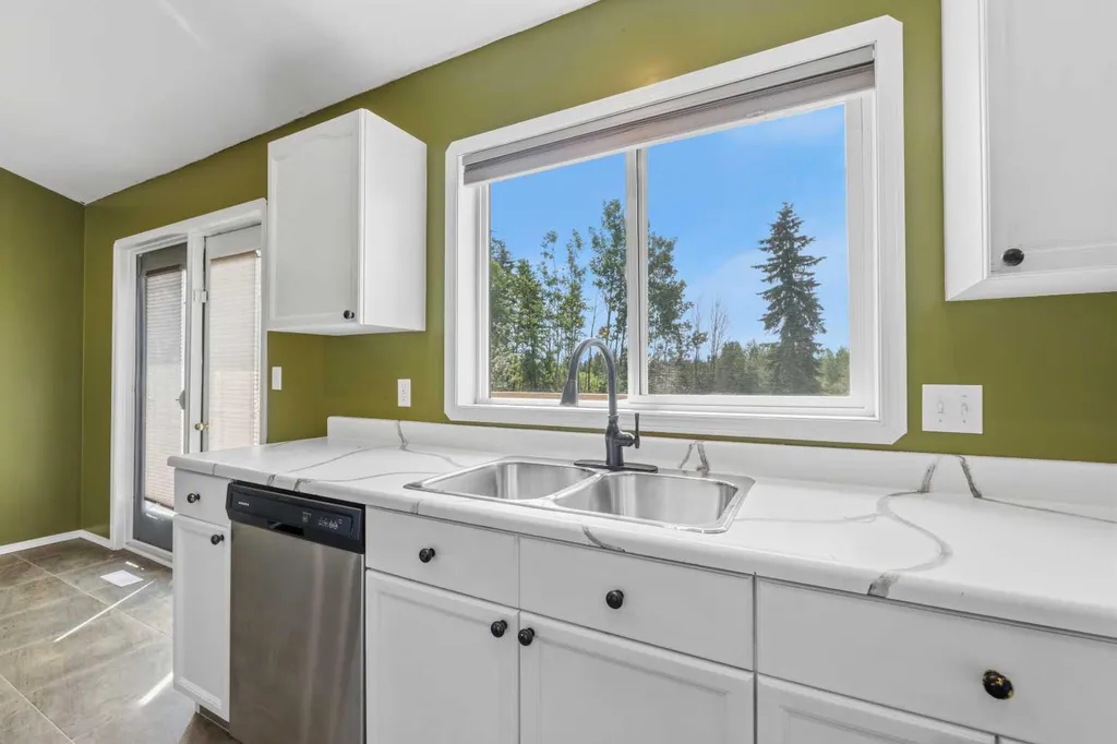 156 Park Drive Whitecourt AB T7S 1R3