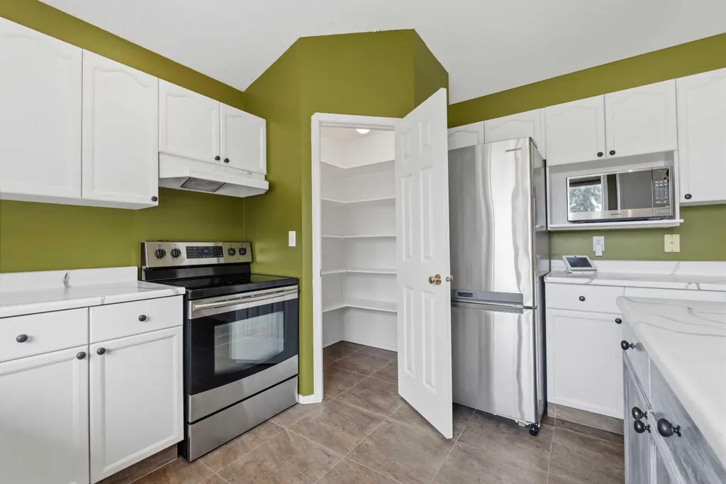 156 Park Drive Whitecourt AB T7S 1R3