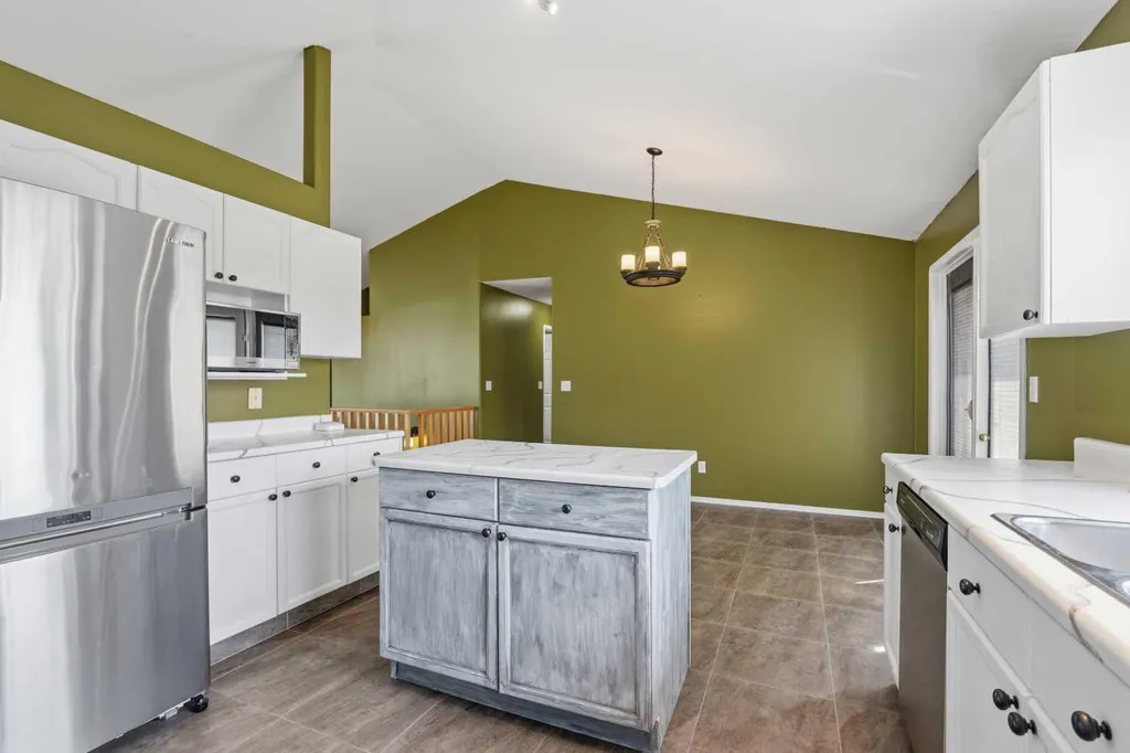 156 Park Drive Whitecourt AB T7S 1R3