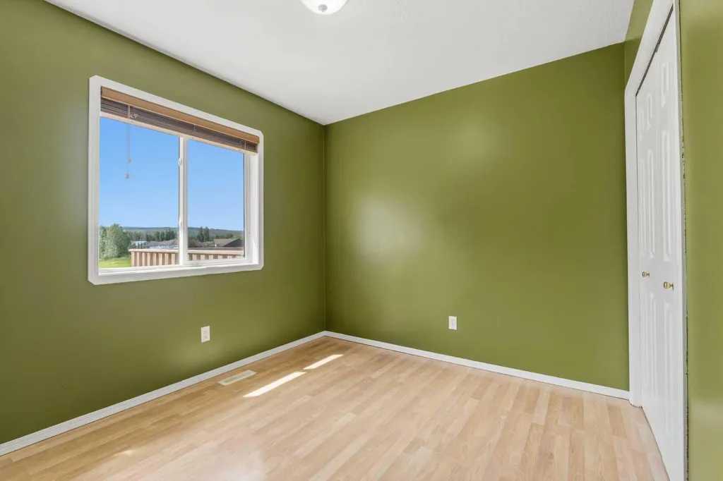 156 Park Drive Whitecourt AB T7S 1R3