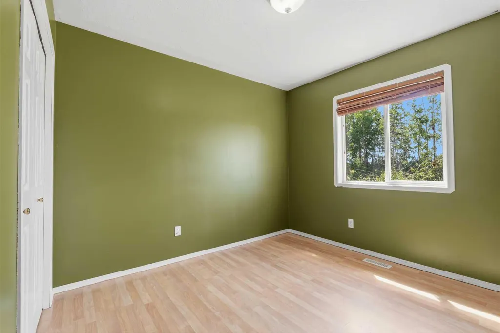 156 Park Drive Whitecourt AB T7S 1R3