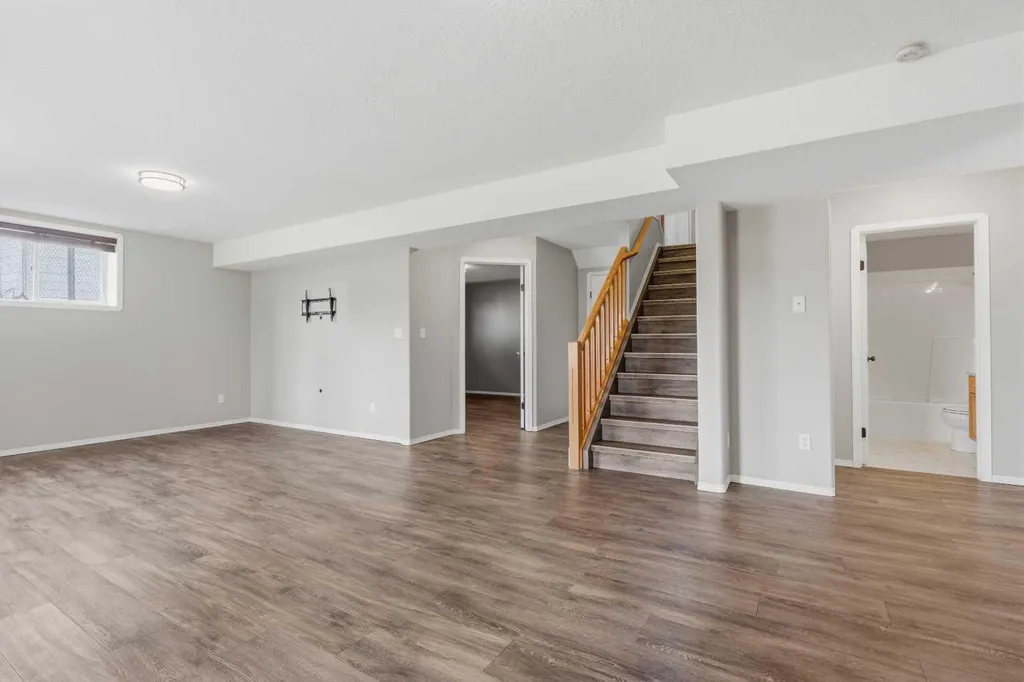 156 Park Drive Whitecourt AB T7S 1R3