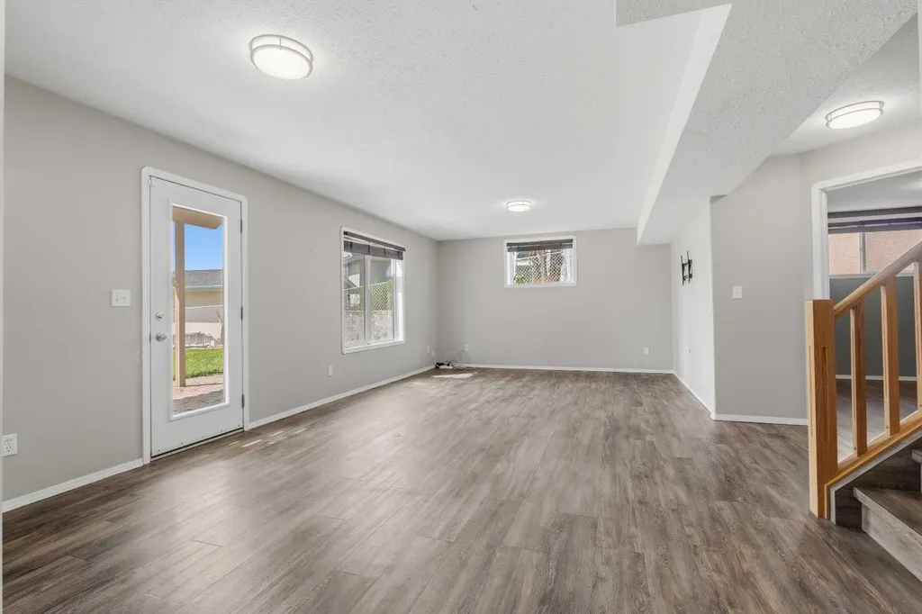 156 Park Drive Whitecourt AB T7S 1R3