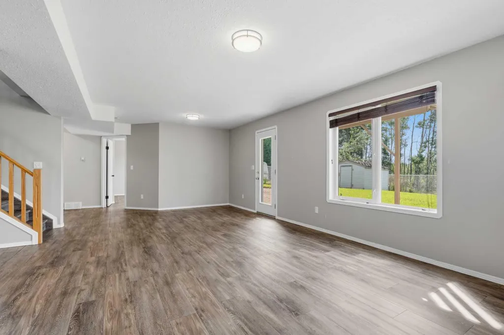 156 Park Drive Whitecourt AB T7S 1R3