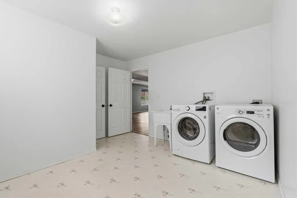 156 Park Drive Whitecourt AB T7S 1R3