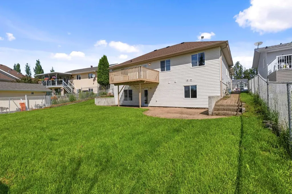 156 Park Drive Whitecourt AB T7S 1R3