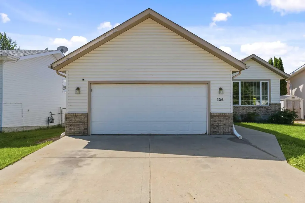 156 Park Drive Whitecourt AB T7S 1R3