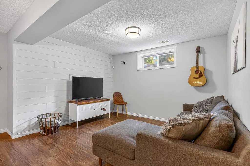 11 Chapala Square SE Calgary AB T2X 3T7