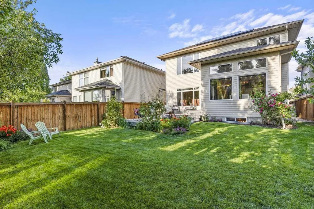 11 Chapala Square SE Calgary AB T2X 3T7