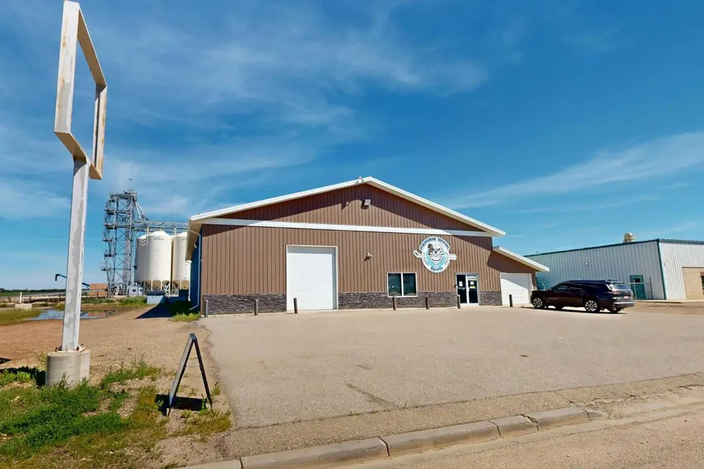 4902 51 Avenue Stettler AB T0C 2L2