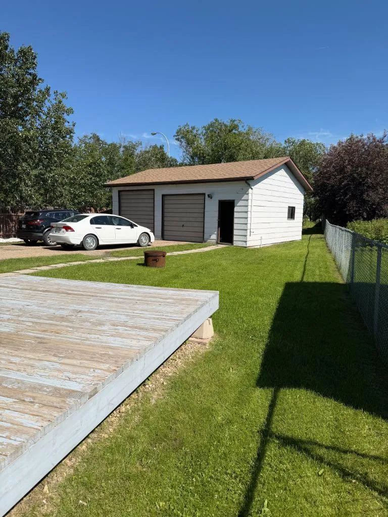 5206 61 Avenue Ponoka AB T4J 1E8
