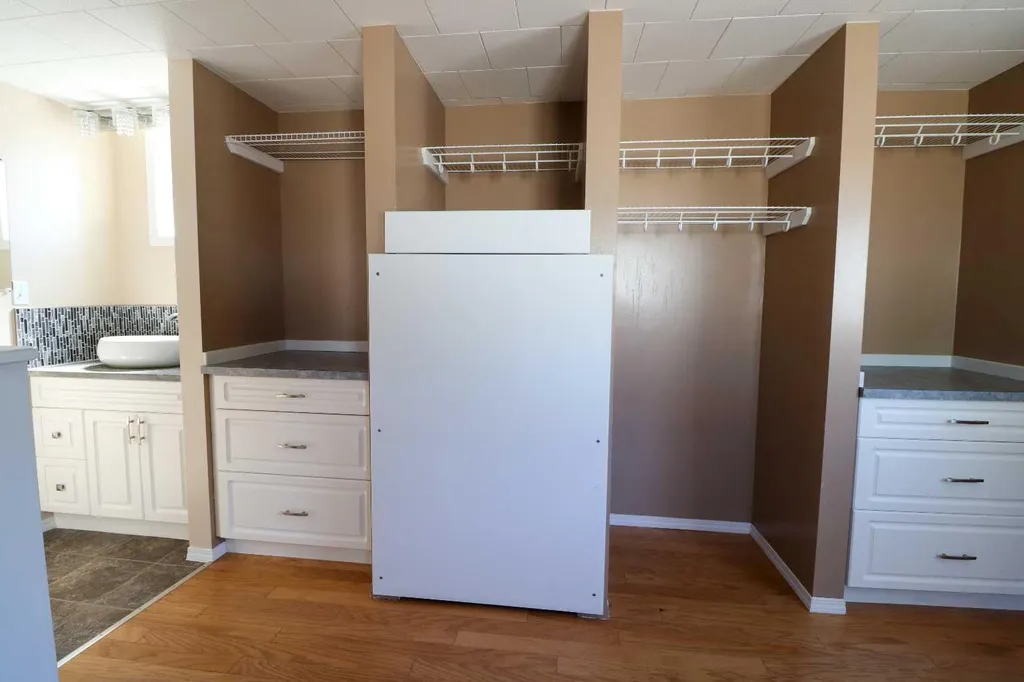 2300 13 Street N Lethbridge AB T1H 4E8