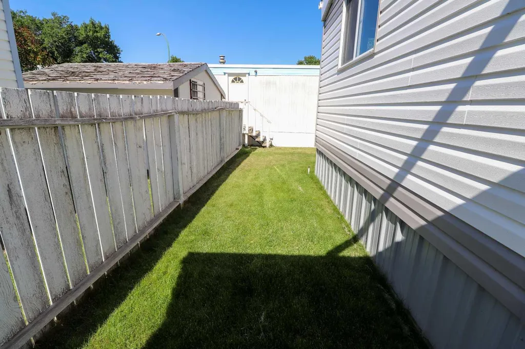 2300 13 Street N Lethbridge AB T1H 4E8