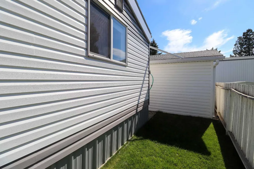 2300 13 Street N Lethbridge AB T1H 4E8