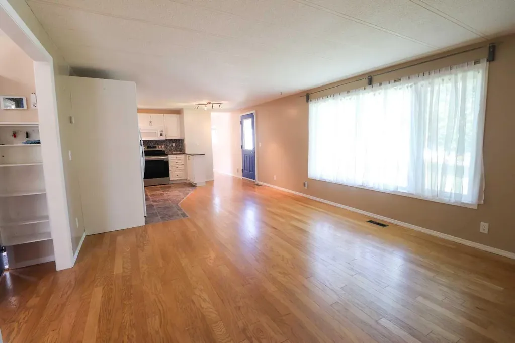 2300 13 Street N Lethbridge AB T1H 4E8