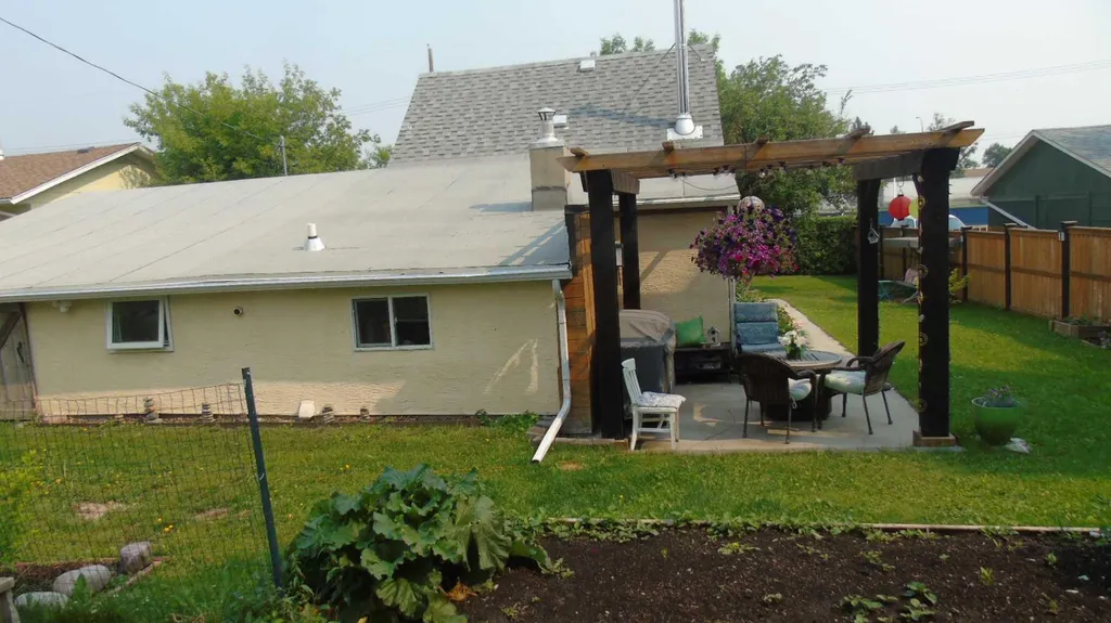 536 22 Street Fort Macleod AB T0L 0Z0