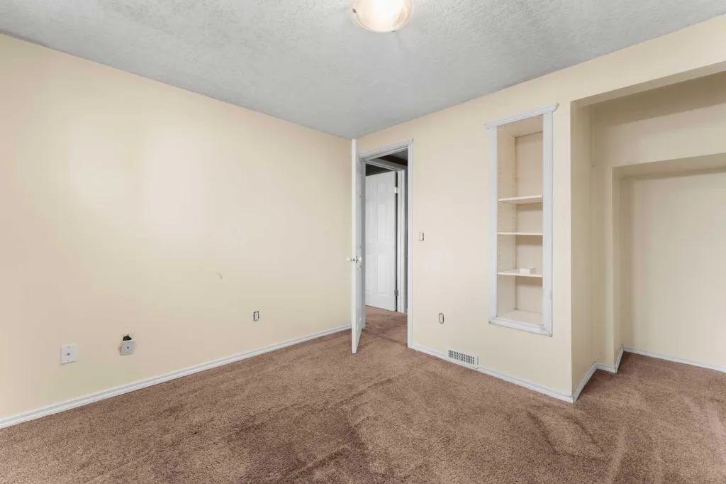 27 Elk Hill SE Airdrie AB T4B 1Z1