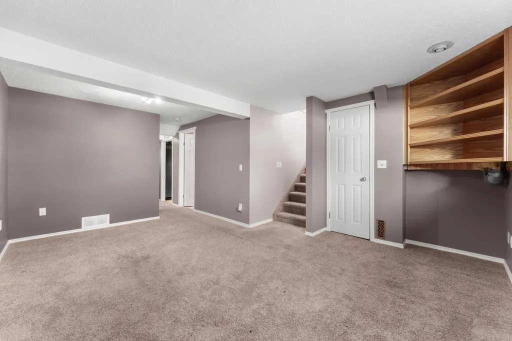 27 Elk Hill SE Airdrie AB T4B 1Z1