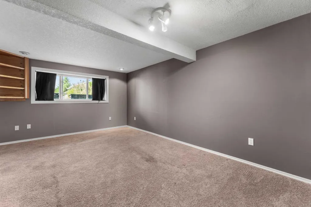 27 Elk Hill SE Airdrie AB T4B 1Z1