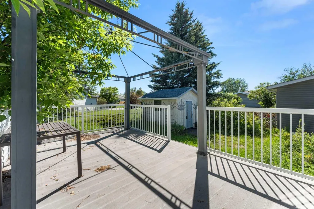 27 Elk Hill SE Airdrie AB T4B 1Z1