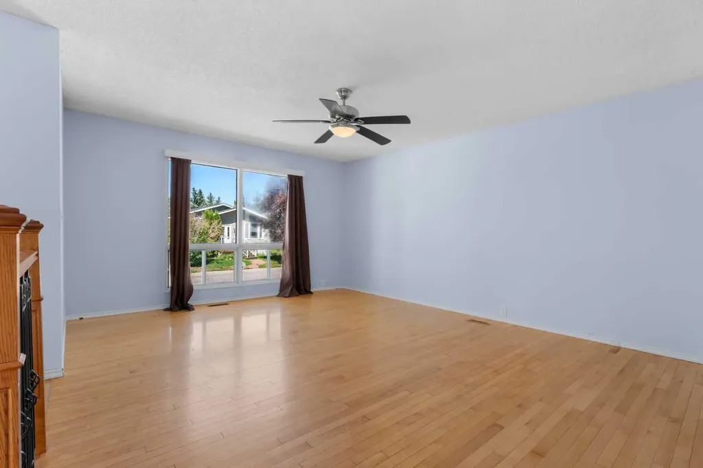27 Elk Hill SE Airdrie AB T4B 1Z1