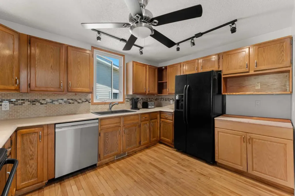 27 Elk Hill SE Airdrie AB T4B 1Z1