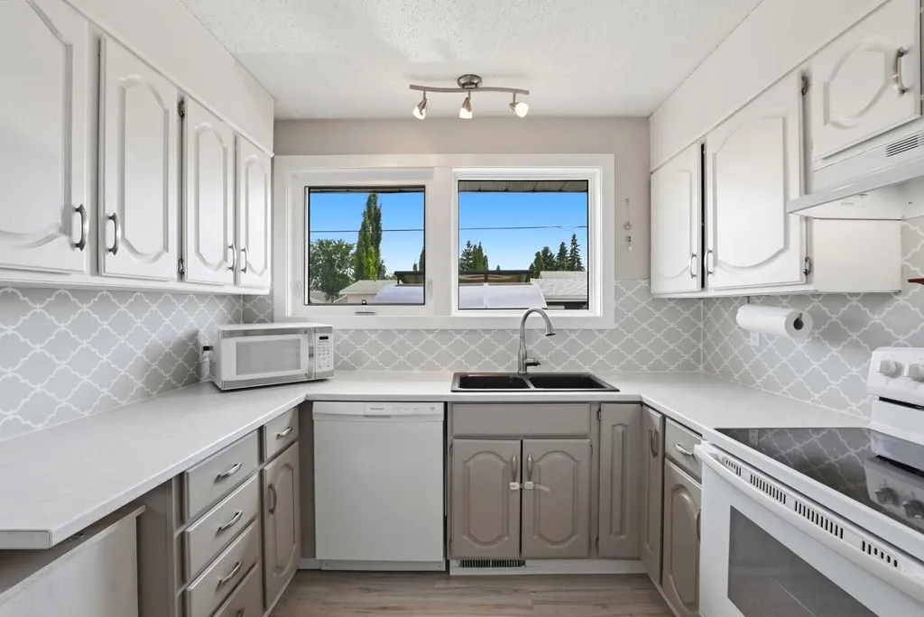5745 35 Street Red Deer AB T4N 0S5