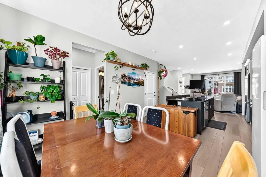 96 Wolf Gate Okotoks AB T1S 5T9
