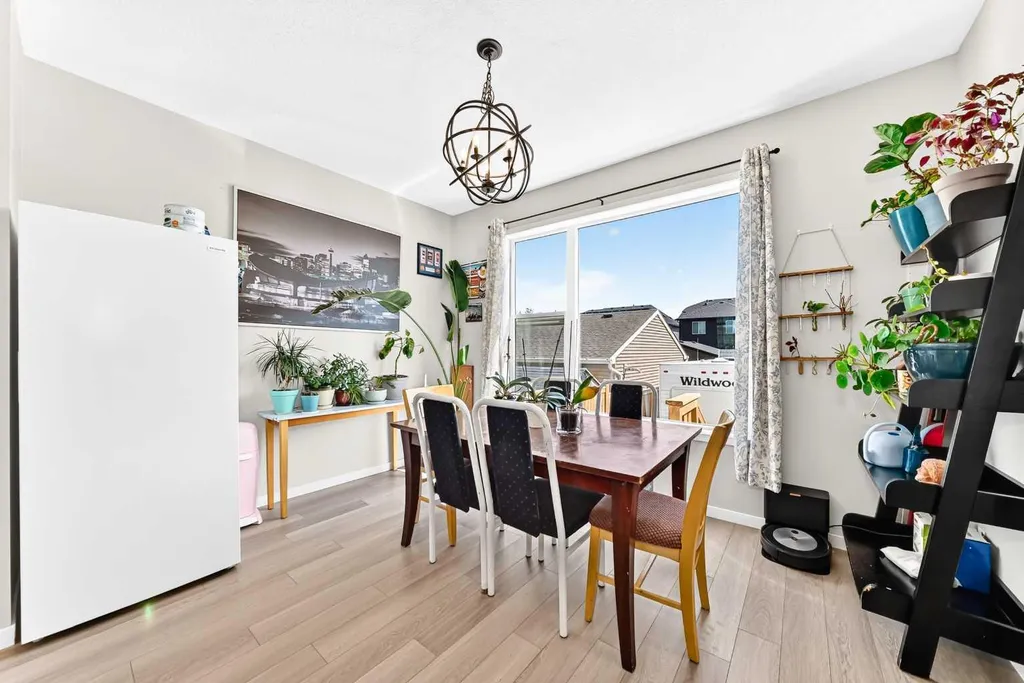 96 Wolf Gate Okotoks AB T1S 5T9