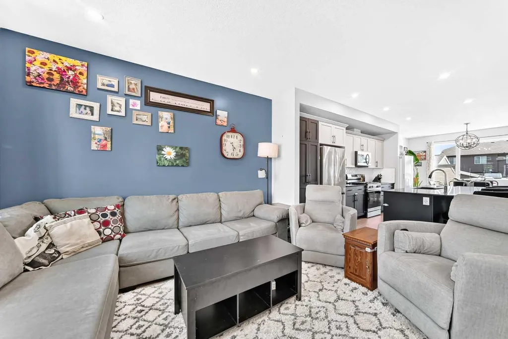 96 Wolf Gate Okotoks AB T1S 5T9