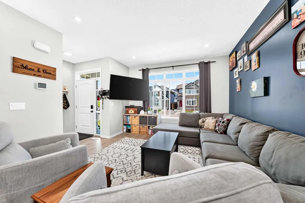 96 Wolf Gate Okotoks AB T1S 5T9