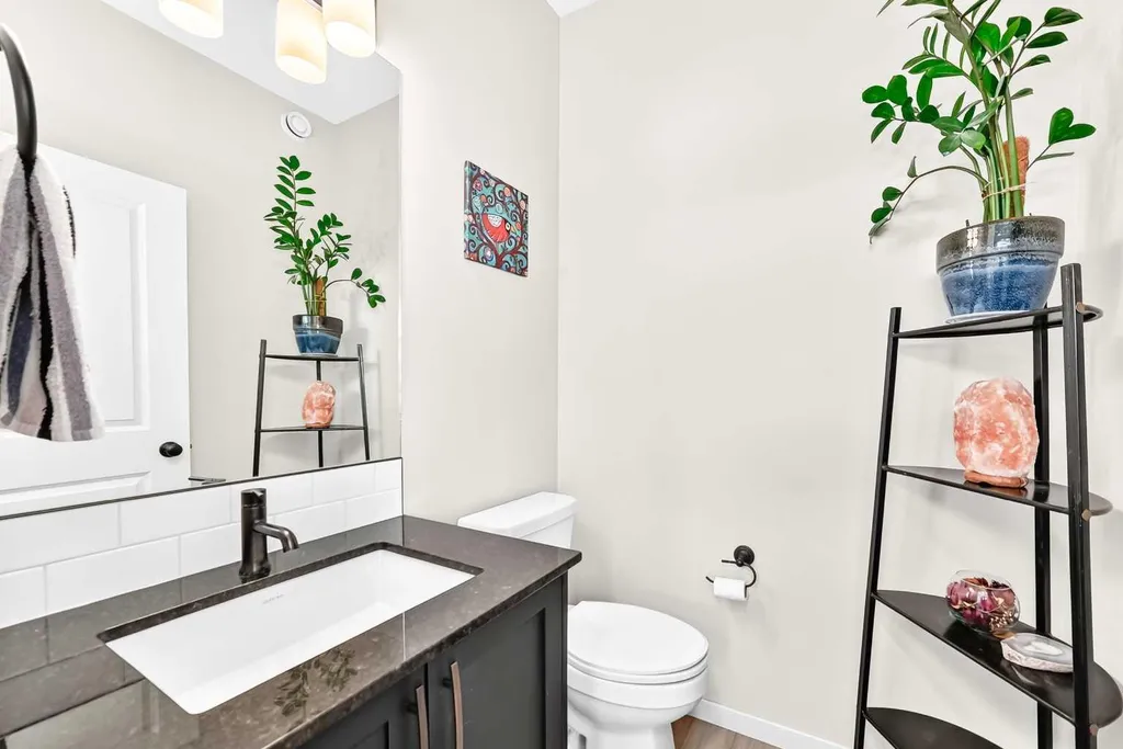 96 Wolf Gate Okotoks AB T1S 5T9