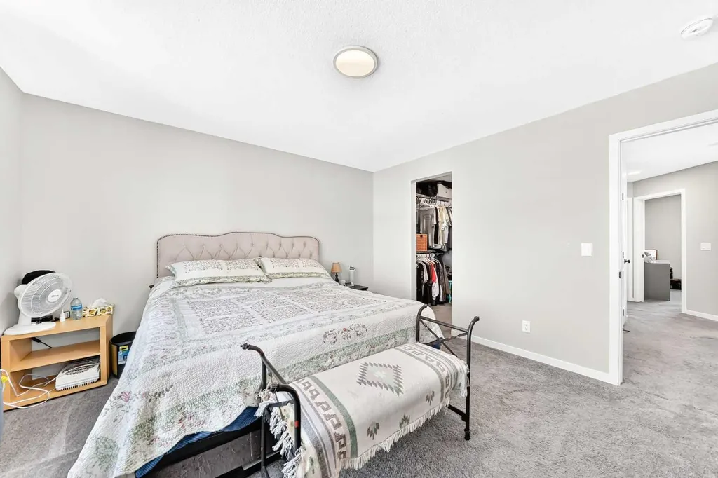 96 Wolf Gate Okotoks AB T1S 5T9