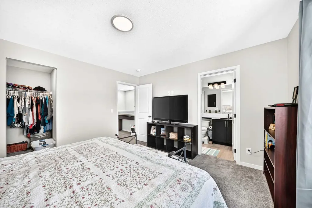 96 Wolf Gate Okotoks AB T1S 5T9