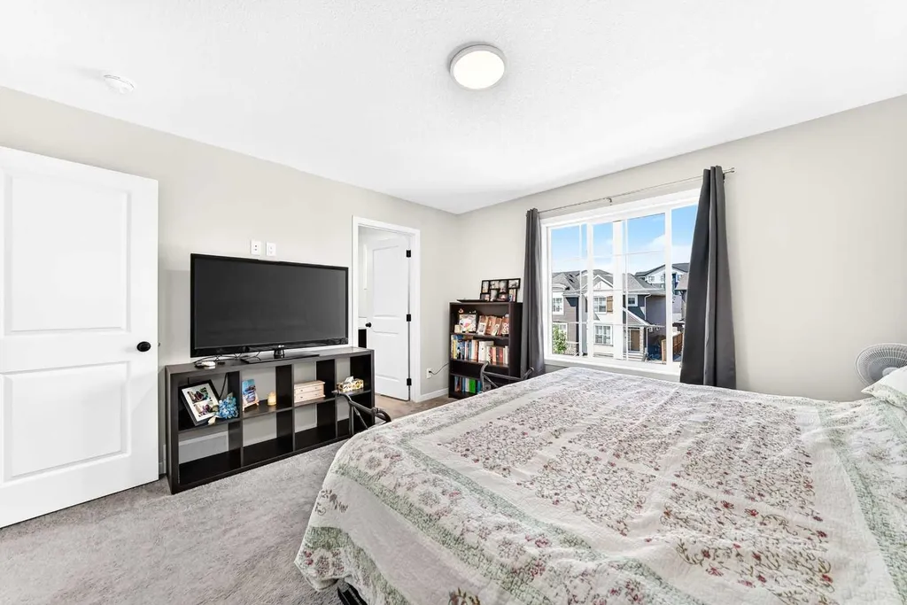 96 Wolf Gate Okotoks AB T1S 5T9