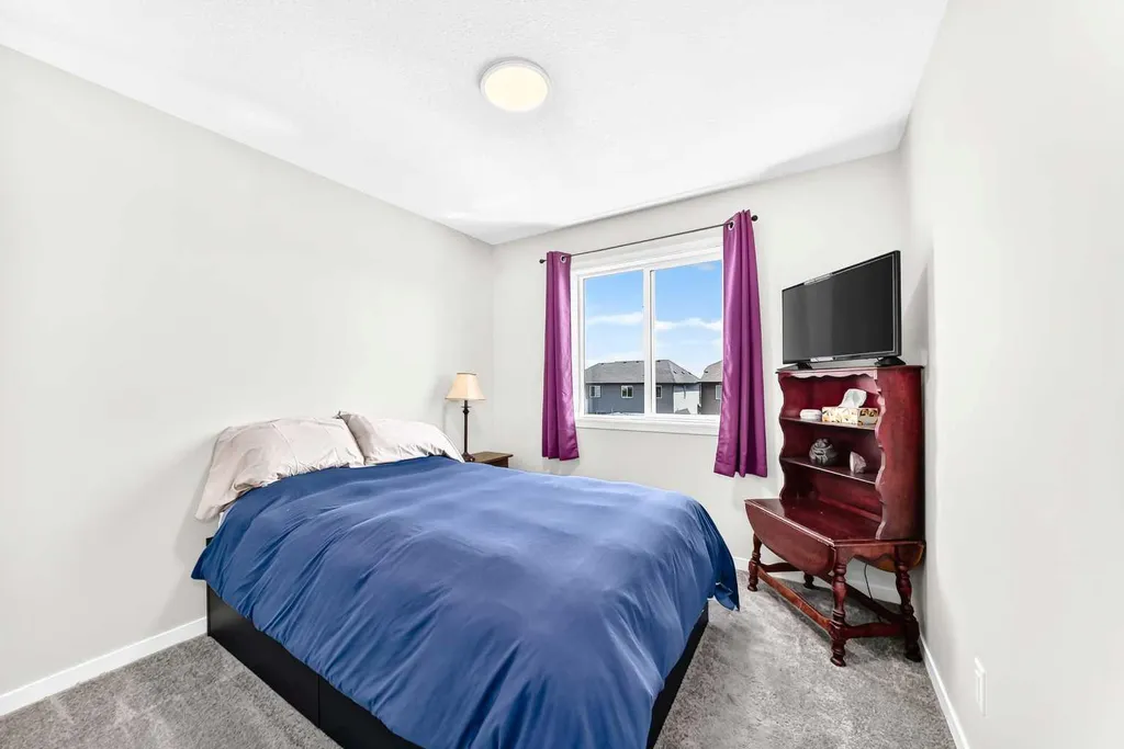 96 Wolf Gate Okotoks AB T1S 5T9