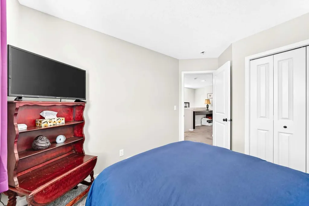 96 Wolf Gate Okotoks AB T1S 5T9