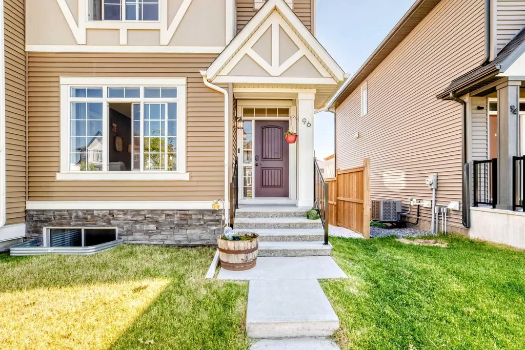 96 Wolf Gate Okotoks AB T1S 5T9