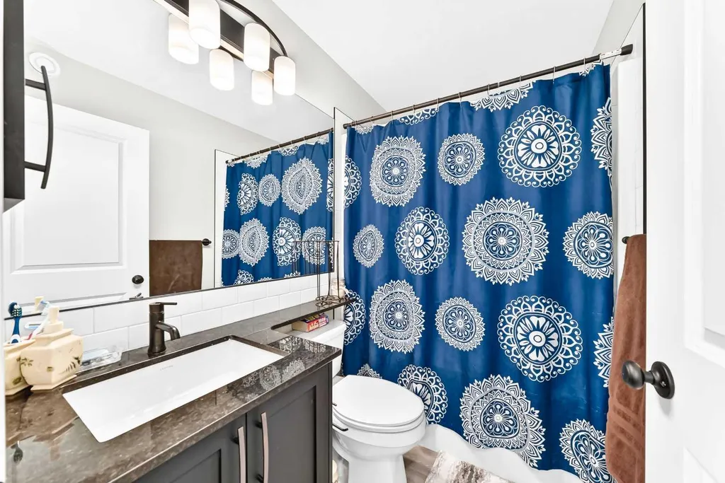 96 Wolf Gate Okotoks AB T1S 5T9