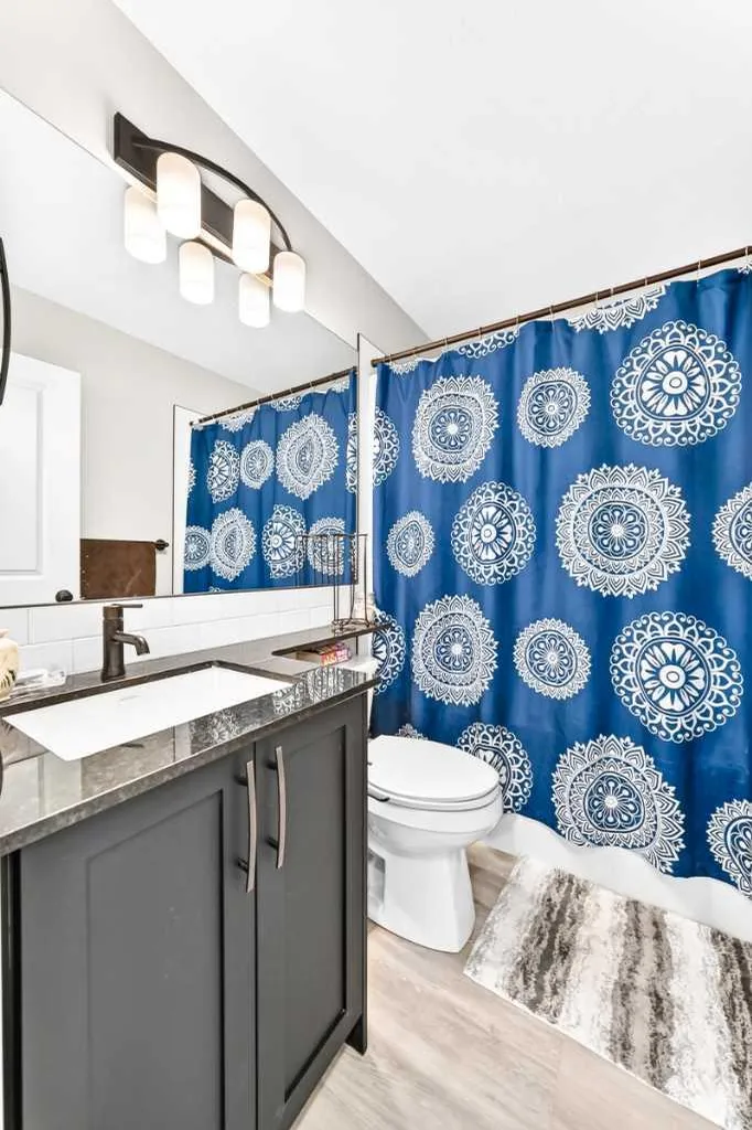 96 Wolf Gate Okotoks AB T1S 5T9