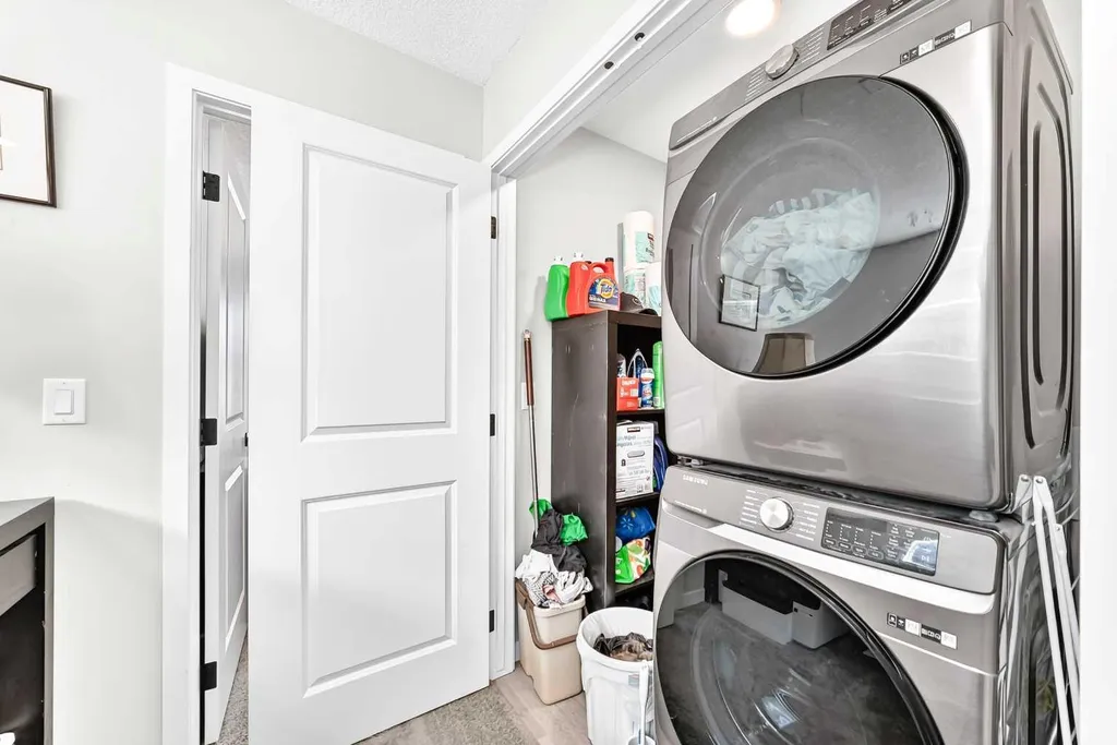 96 Wolf Gate Okotoks AB T1S 5T9